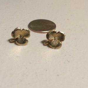 Vintage Tru-Kay flower earrings
